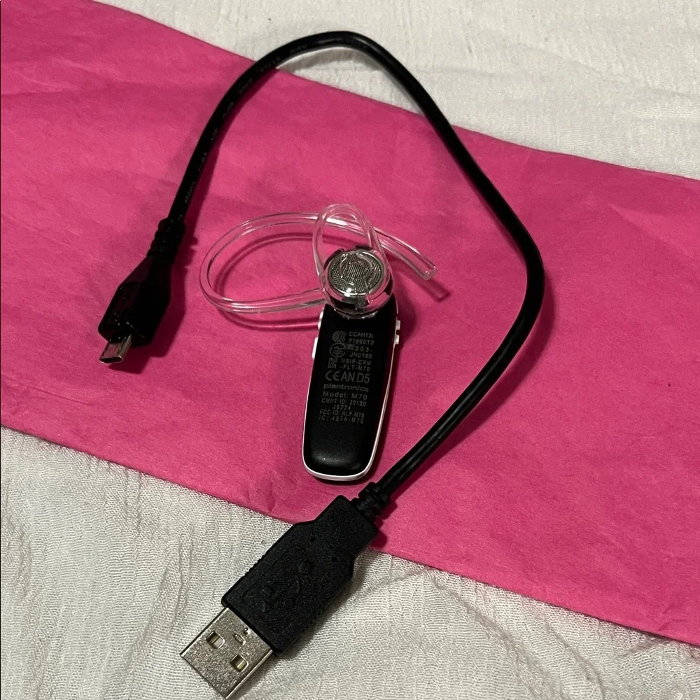 Black Bluetooth Earset with Clear Ear Hook and USB Charging Cable
